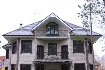 Частный дом. Камень «Саграда»